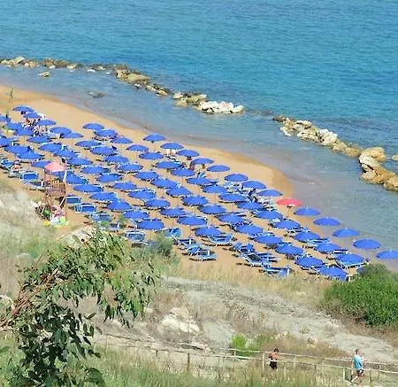 Отель Villaggio L'oasi