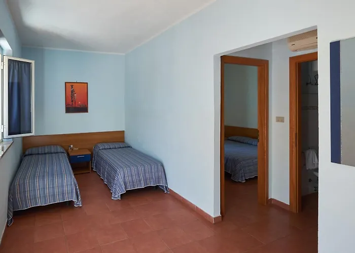 מלון Villaggio L'oasi 4*