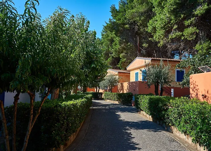 מלון Villaggio L'oasi 4*