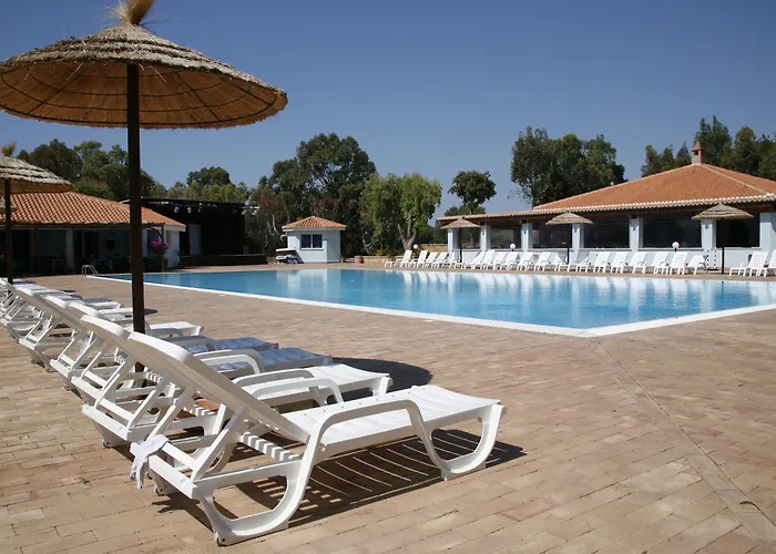 מלון Villaggio L'oasi 4*