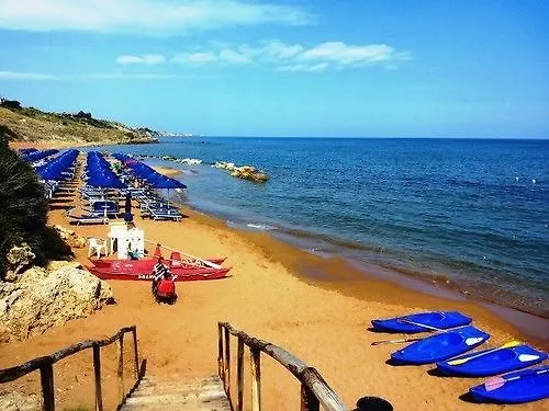 מלון Villaggio L'oasi